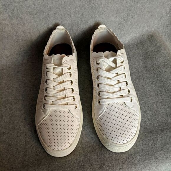 Indigo Rd Irkyrie White Leather Scalloped Casual Sneakers 8M - EUC - Picture 4 of 11